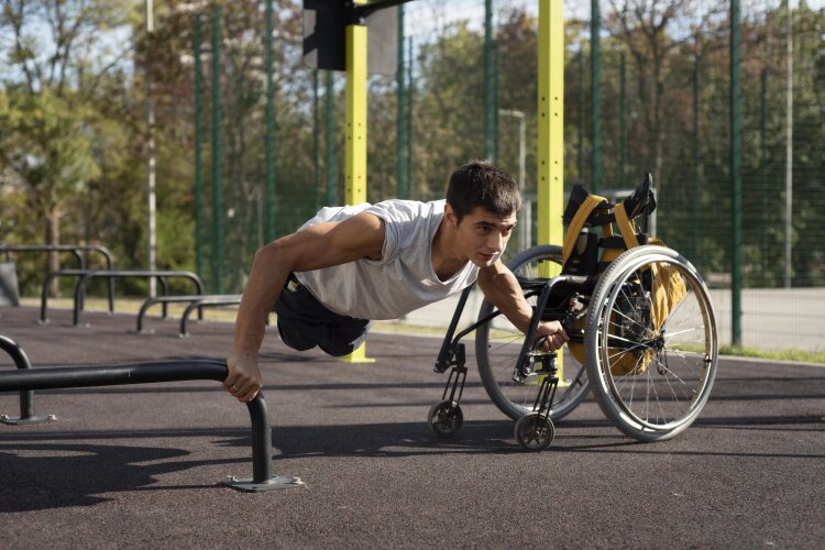 Siłownie dla osób niepełnosprawnych ruchowo. Jakie wymagania muszą spełniać?